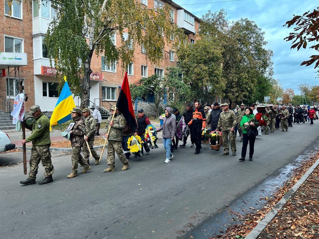 Миргородська громада провела в останню дорогу загиблого воїна