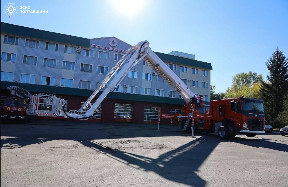 Рятувальники Полтавщини отримали від Данії три сучасні автопідйомники