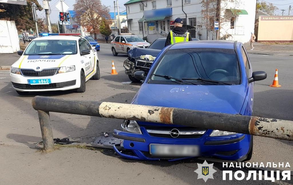 У Полтаві сталась ДТП, в якій травмовано водія легковика