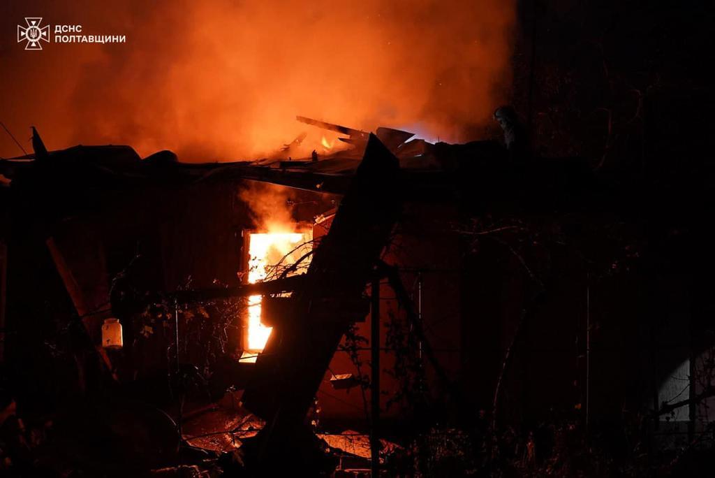 Пошкоджені приватні будинки і багатоповерхівки, вибито 80 вікон: наслідки нічної атаки на Полтаву