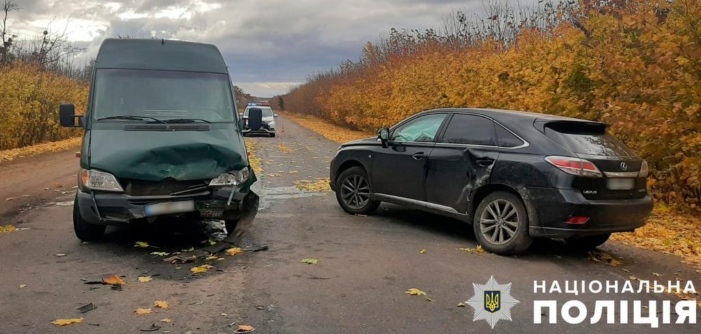 На Полтавщині зіткнулися легковик і мікроавтобус: двоє осіб постраждали