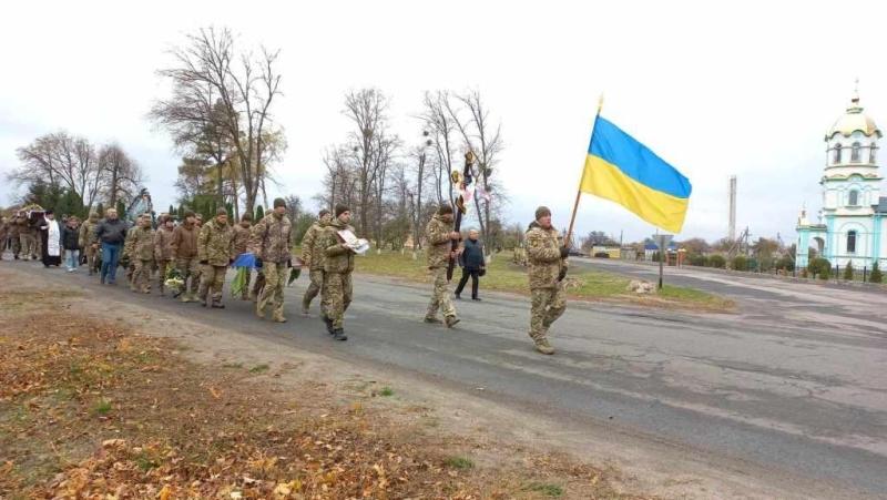 В Яреськах поховали підполковника Збройних Сил України Олександра Яцюру