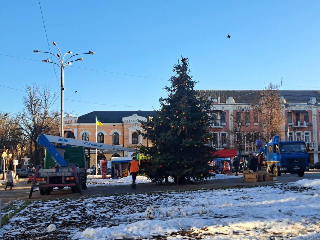 За чий кошт у Полтаві встановлять ялинку: міськради чи депутата Євгена Диканя