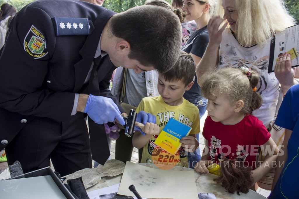 Полтавські діти спробували дорослого життя: вдруге відбулося Місто професій. ФОТО