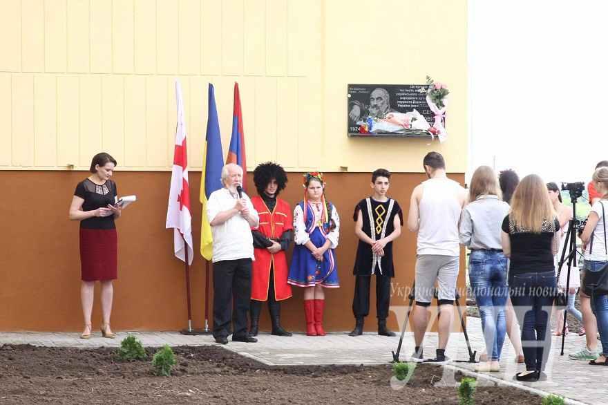 У Полтаві відкрили меморіальну дошку відомому режисеру