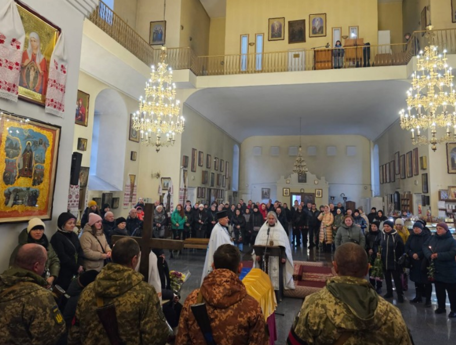 Полтавська громада попрощалась із загиблим Героєм