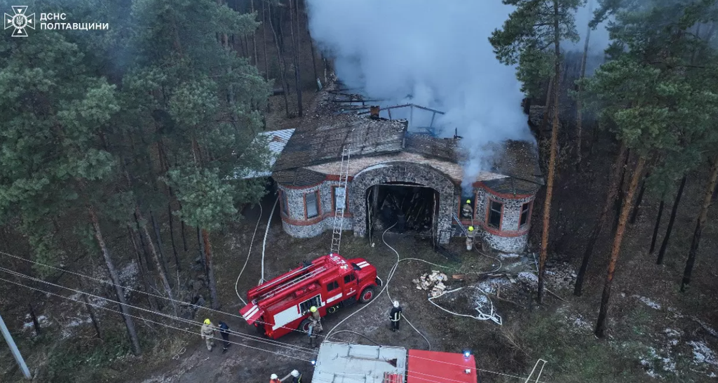 Масштабна пожежа у Кобеляках знищила 270 кв.метрів господарської будівлі