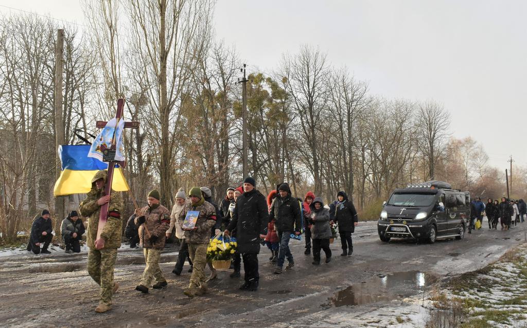 У Чутовому попрощалися з полеглим воїном