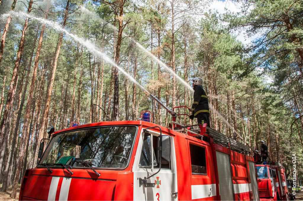 На Полтавщині у дитячому таборі сталася пожежа: рятувальники провели навчання