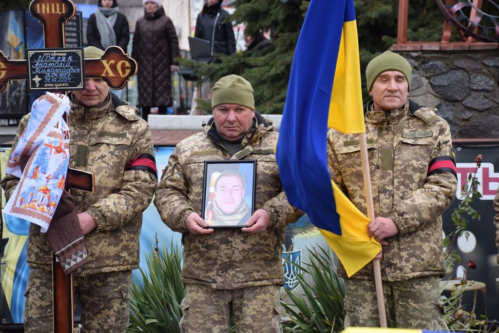 Перед загибеллю попросив у мами вибачення: на Полтавщині попрощалися з полеглим воїном