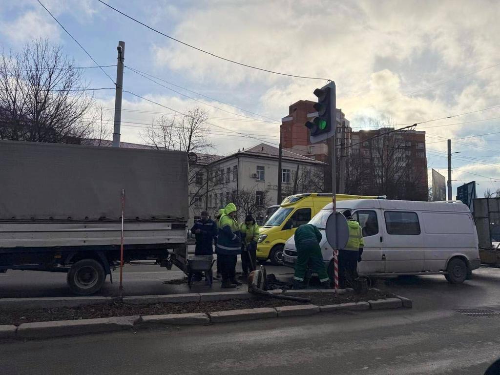 Можна навіть за температури -20 °C: у Полтаві методом холодного асфальтування проводять аварійний ямковий ремонт вулиць 