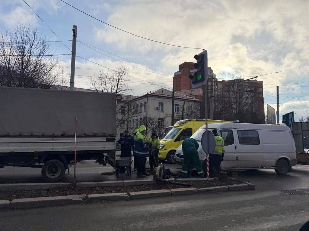 Можна навіть за температури -20 °C: у Полтаві методом холодного асфальтування проводять аварійний ямковий ремонт вулиць