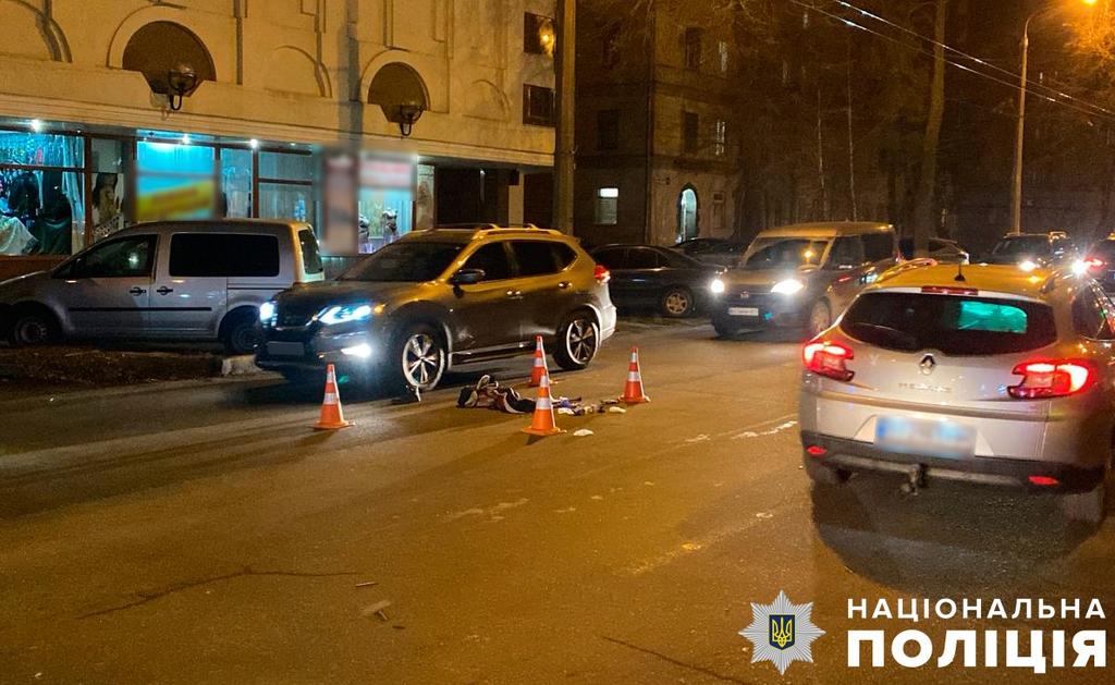 У Полтаві під колесами легковика загинув чоловік, який переходив дорогу поза переходом