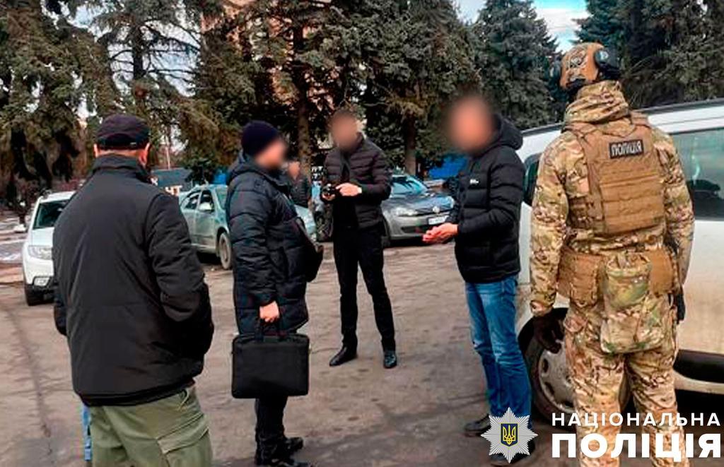 Голову селищної ради на Полтавщині спіймали на хабарі