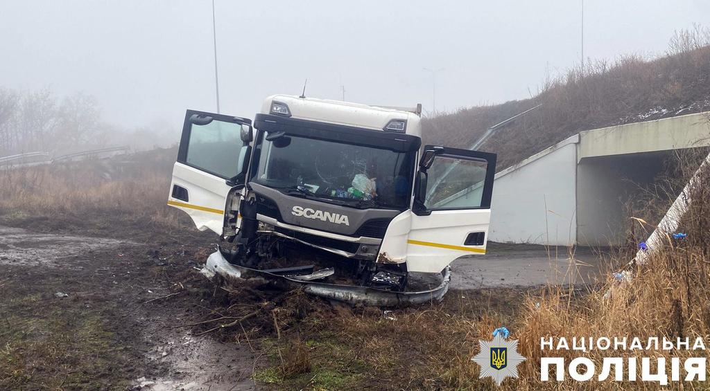 На Полтавщині, в ДТП постраждав водій вантажівки