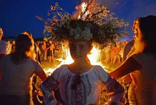 У Ковалівці на Купальських гуляннях співали караоке і стрибали через багаття