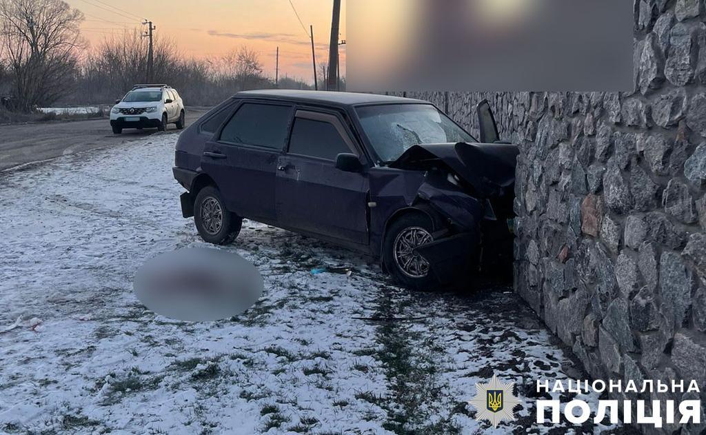 На Полтавщині нетверезий водій протаранив кам’яний паркан