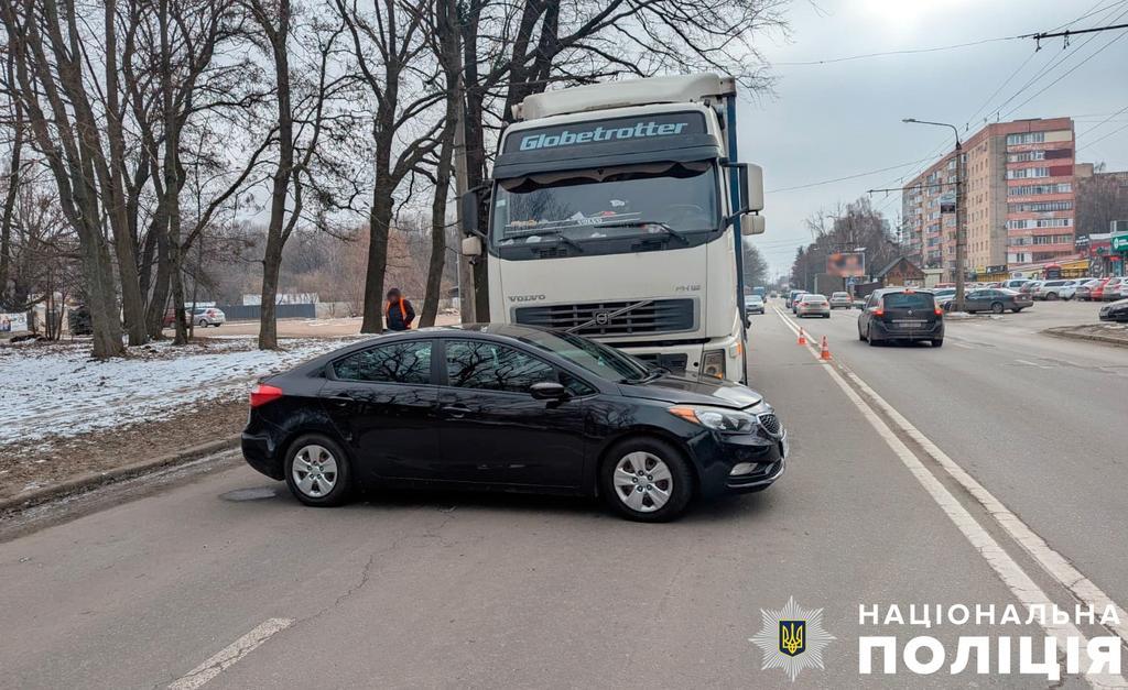 ДТП у Полтаві: зіткнулися вантажівка і легковик