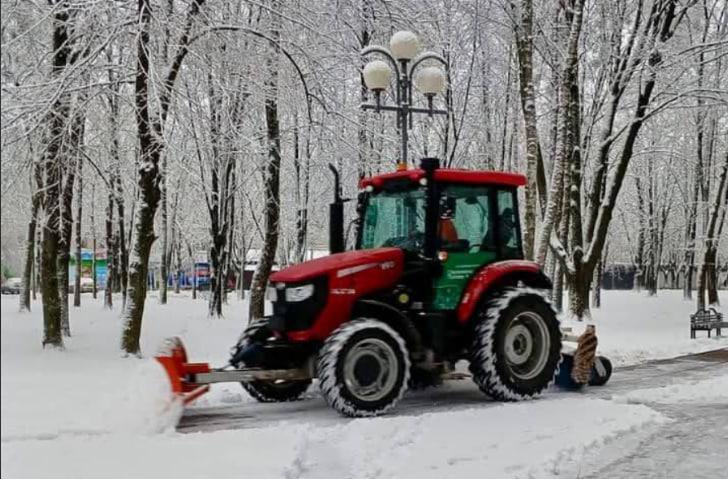 У ﻿Полтаві активно працюють над прибиранням снігу на вулицях