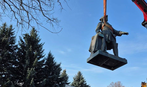 У Полтаві таємно знесли пам'ятник Петру І