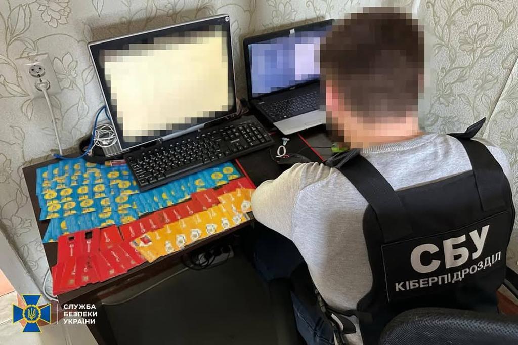 СБУ на Полтавщині викрилала двох рашистських агітаторів та засновника прокремлівської ботоферми