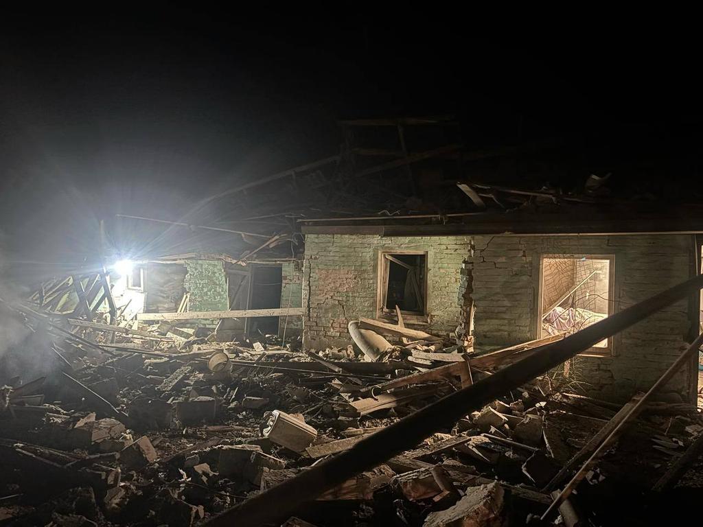 Внаслідок нічної атаки дронами пошкоджено будинки на Миргородщині: є травмовані