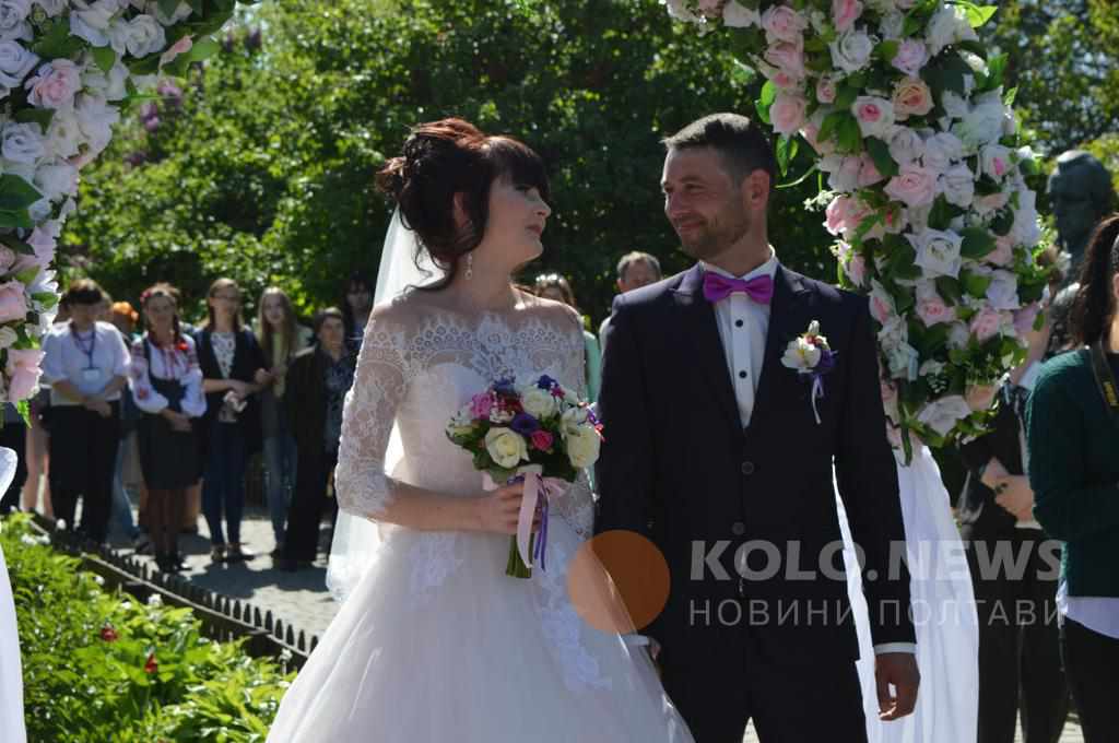 Майже півсотні пар на Полтавщині скористалися послугою «Шлюб за добу»