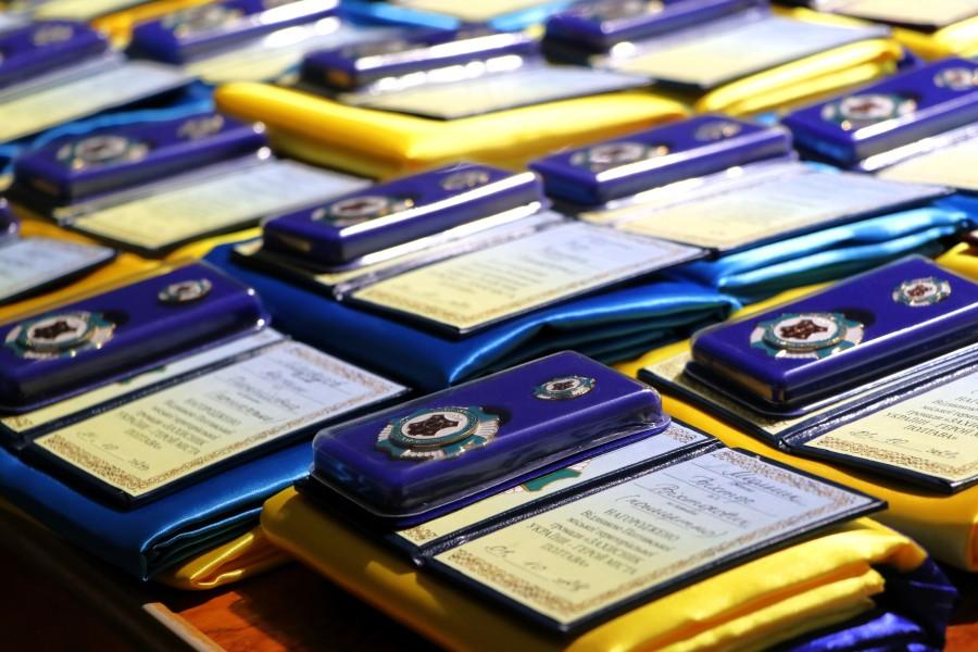 У Полтаві рідним загиблих військових вручили відзнаки