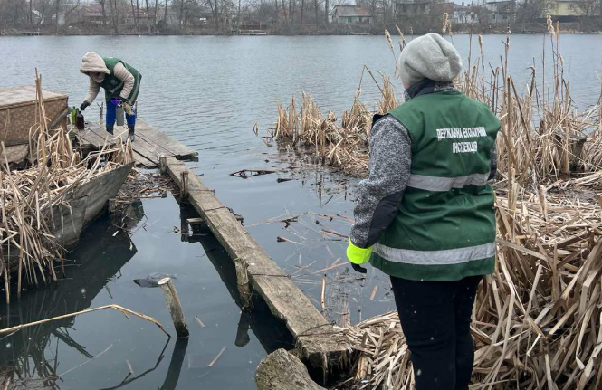 Невідомі зливають нечистоти у полтавську Ворсклу