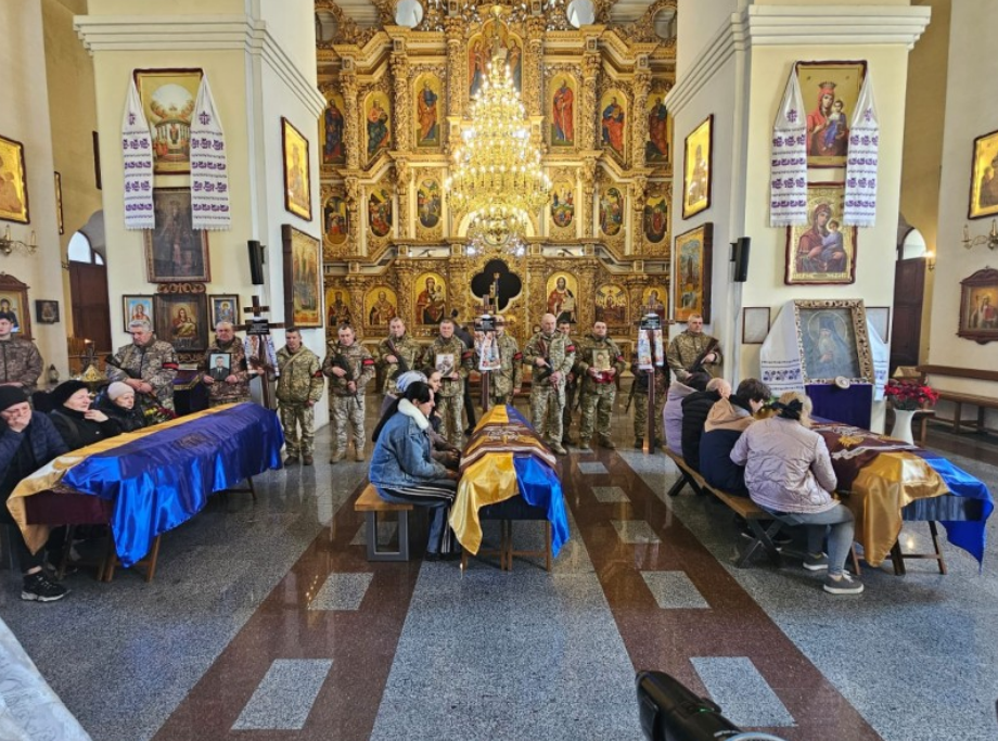 Полтавська громада попрощалася із трьома загиблими Героями