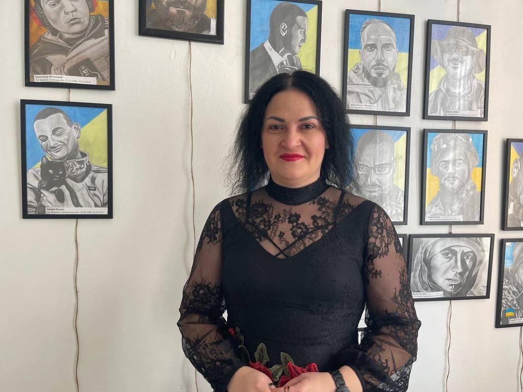 Художниця Оксана Шабас створює портрети захисників: «Я проживаю кожну історію воїна і стаю їх продовженням»