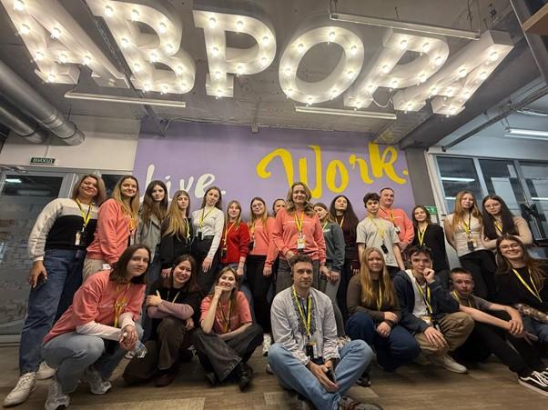 Проєкт “Змінотворці”: в офісі Аврори провели інтенсив про бізнес для підлітків із сіл і містечок Полтавської області