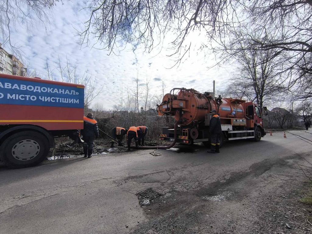 Аварія на колекторі на вулиці Гребінки у Полтаві сталася через побутові відходи, – Полтававодоканал