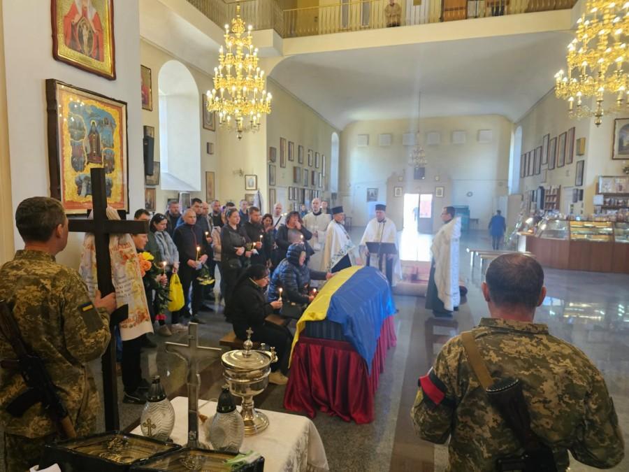 Полтавська громада провела в останню дорогу загиблого воїна