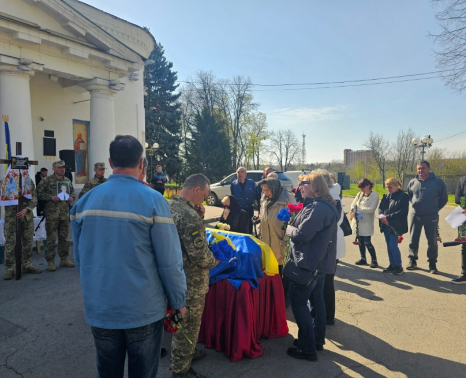 Полтавська громада провела в останню дорогу загиблого Героя Олександра Мамченка