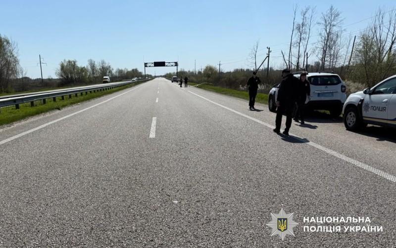 На Полтавщині на узбіччі траси виявили тіло жінки: водія-втікача затримали у Дніпрі