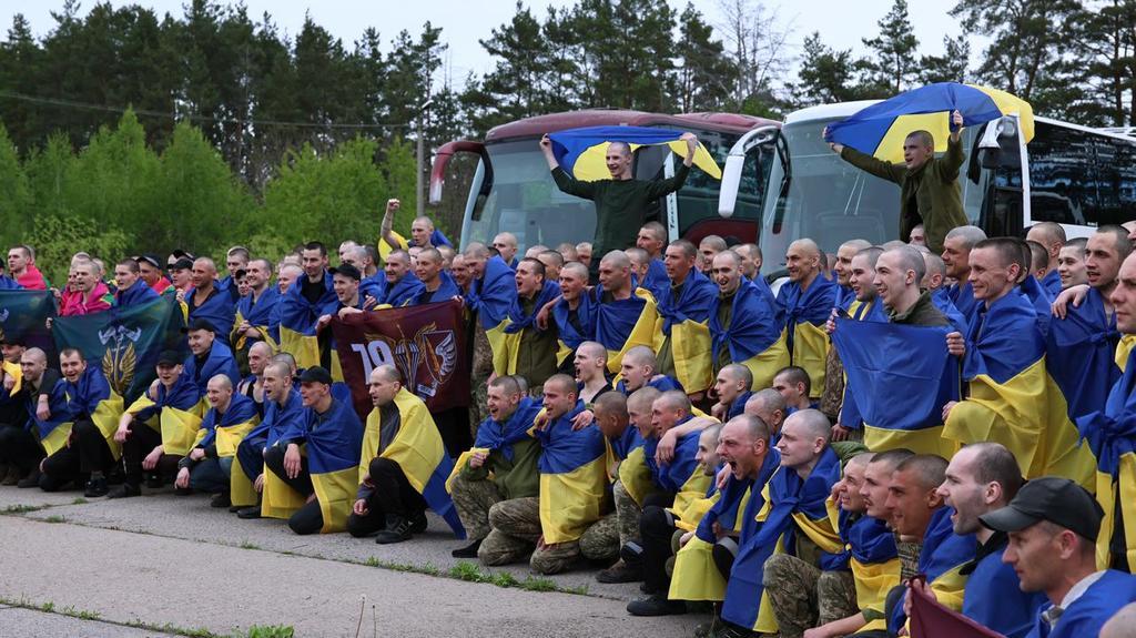 205 українських Захисників повертаються додому після російського полону