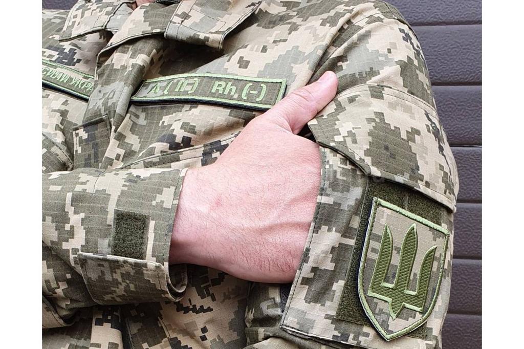 Якими особливостями відрізняється комплект військового одягу