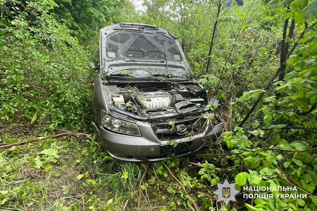 На Полтавщині в ДТП легковик вилетів у кювет: пасажири отримали травми