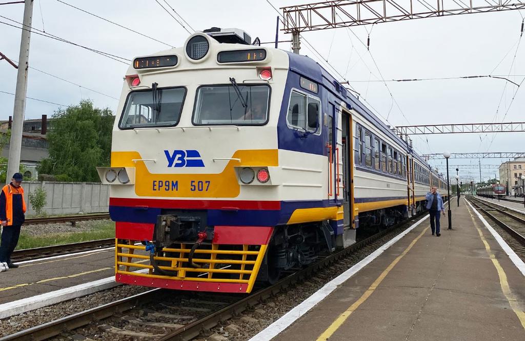 "Укрзалізниця" скасовує дві приміські електрички Полтава — Гребінка