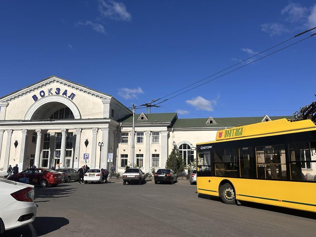 Чи відповідають полтавські залізничні вокзали стандартам безбар'єрності?