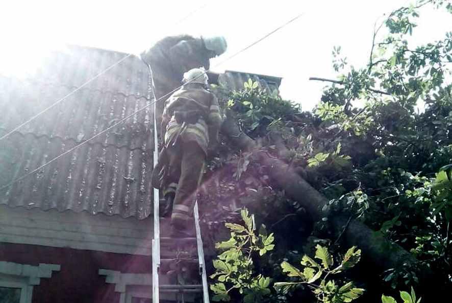 Понівечені дахи, лінії електропередач та паркани: Лубенщина підбиває підсумки суботньої негоди