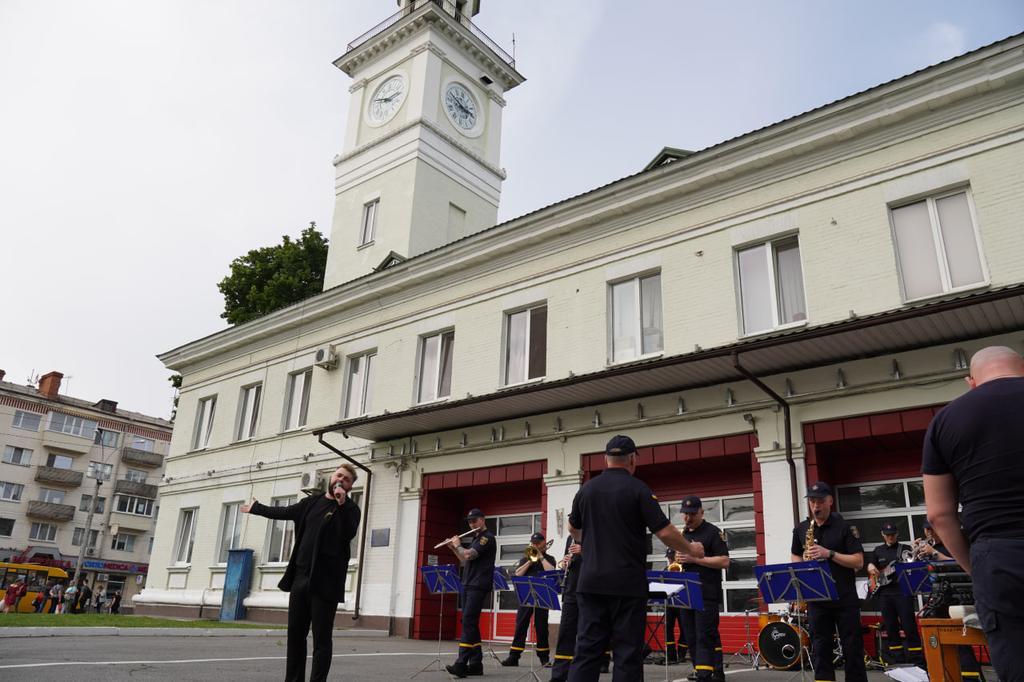 «Сміливі рятувати життя»: оркестр ДСНС України відвідав Полтаву