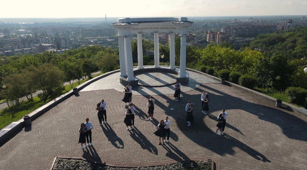 Скільки випускників Полтавської громади цього року закінчили навчання з відзнакою