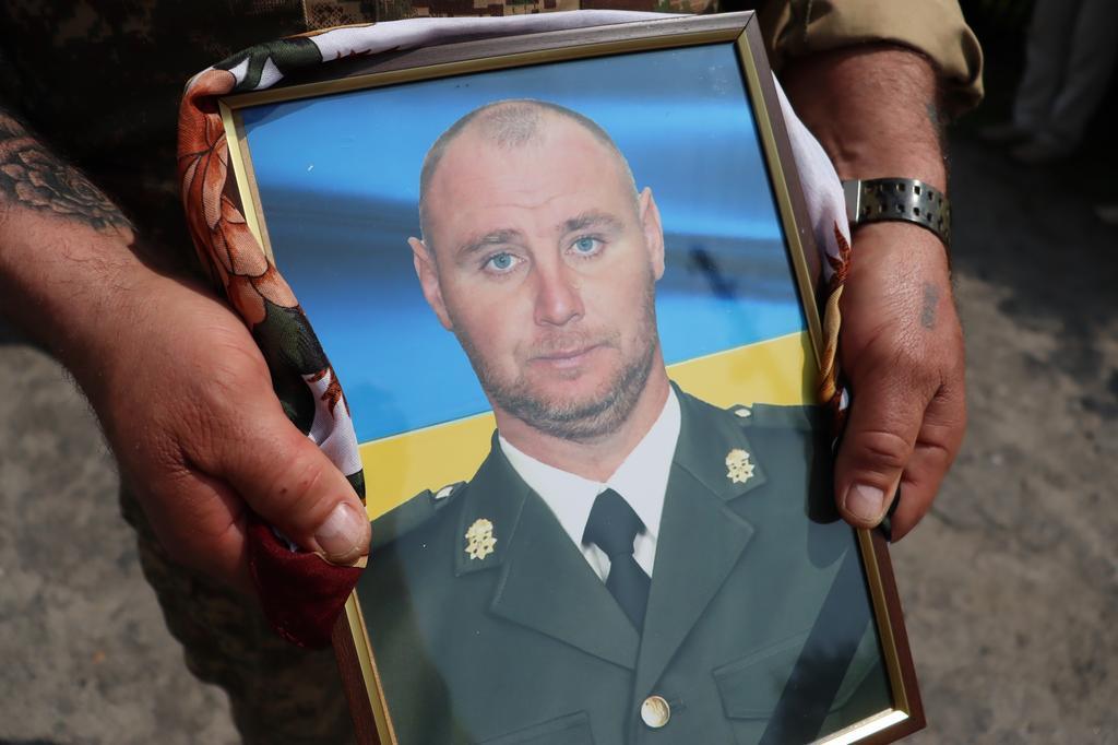 У Решетилівській громаді провели в останню путь воїна Вадима Мотріченка