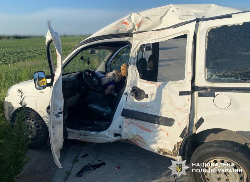 На дорозі Кобеляки–Решетилівка сталася аварія: двоє людей постраждали