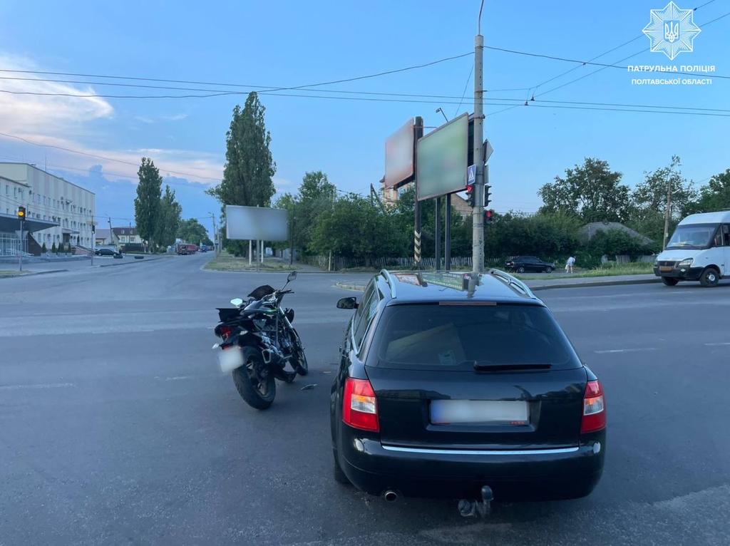 У Полтаві сталась ДТП між легковиком та мотоциклістом без прав