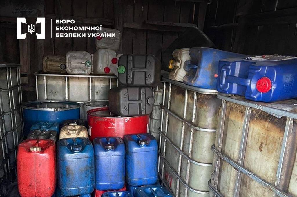 У справі БЕБ про незаконний продаж пального на Полтавщині суд оштрафував трьох чоловіків