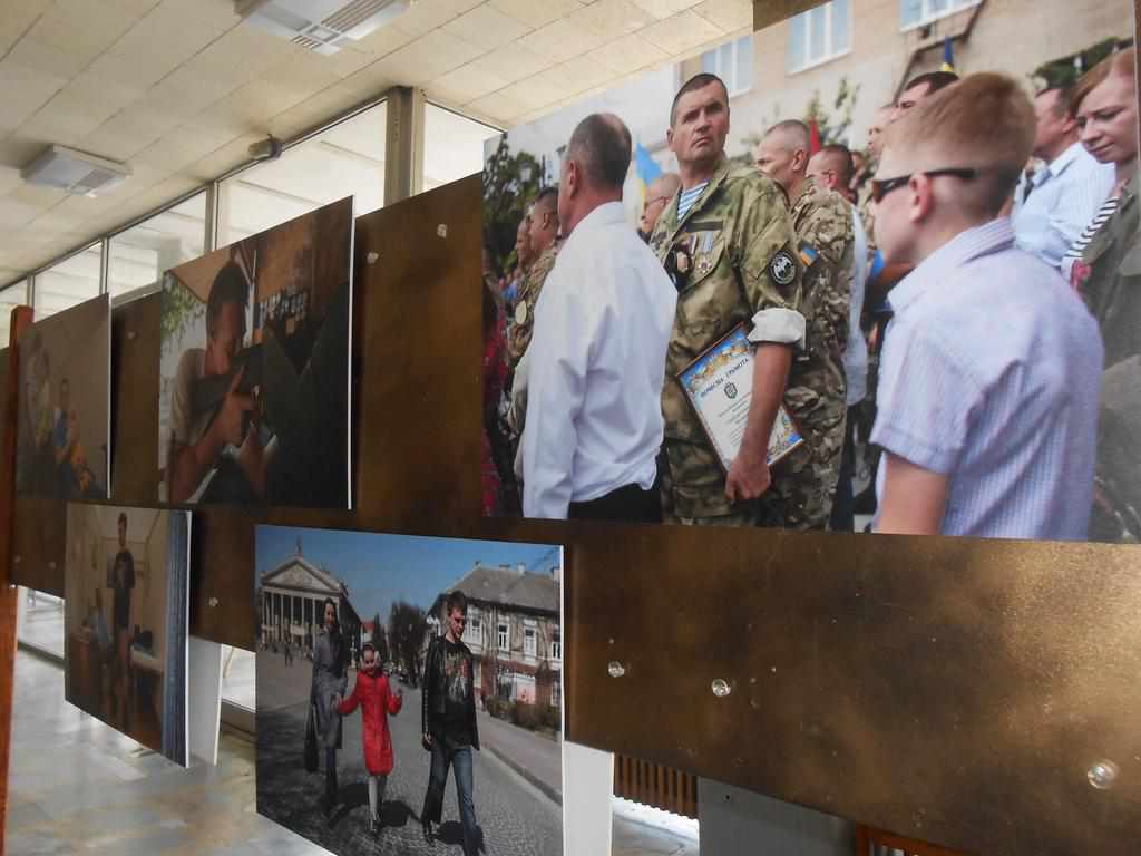  «Життя після поранення»: у Полтаві відкрилася виставка про бійців АТО. ФОТО