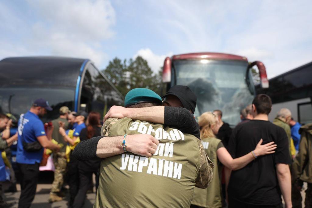 Великий обмін: додому з російського полону повернувся тяжкопоранений полтавець